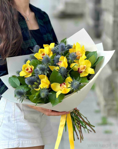 Букет из орхидеи и эрингиума — Цветочный король