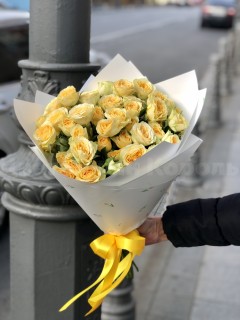 Букет из 11 кустовых роз. Цветы Владивосток