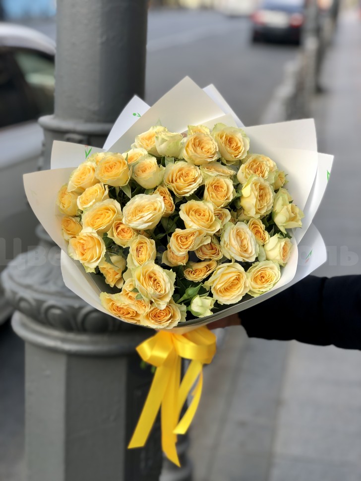 Букет из 11 кустовых роз. Цветы Владивосток фото 1 — Цветочный король