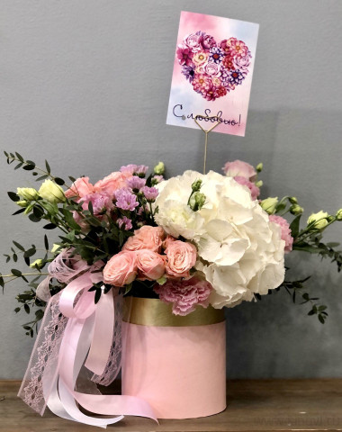 Композиция в коробке с гортензией — Цветочный король