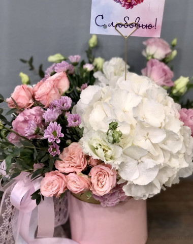 Композиция в коробке с гортензией — Цветочный король