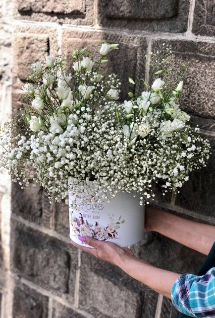 Композиция из гипсофилы и эустомы