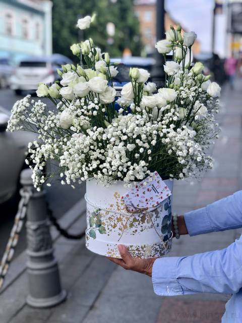 Композиция из гипсофилы и эустомы