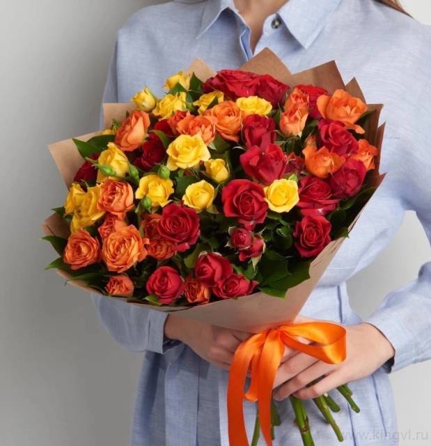 Кустовые розы "Яркая Гармония"