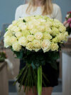 Букет из 51 белой розы. Цветы Владивосток фото 4 — Цветочный король