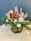 Новогодняя композиция "Домик". Цветы Владивосток фото 1 — Цветочный король