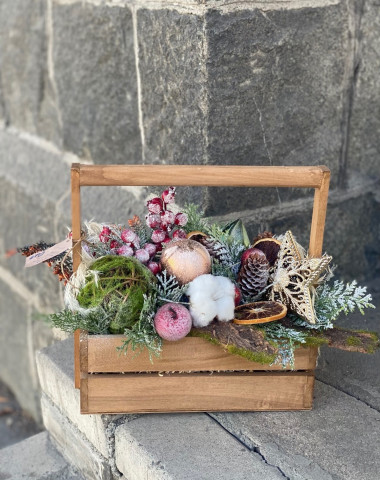 Зимняя композиция искуственная  &mdash; Цветочный король