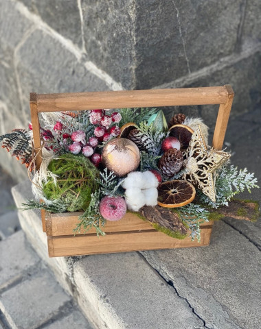 Зимняя композиция искуственная  &mdash; Цветочный король