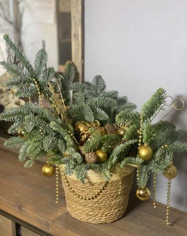 Новогоднее настроение в плетенной корзинке — Цветочный король