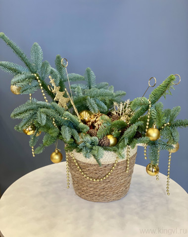 Новогоднее настроение в плетенной корзинке — Цветочный король