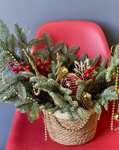 Новогоднее настроение в плетенной корзинке &mdash; Цветочный король