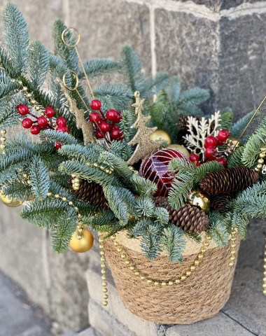 Новогоднее настроение в плетенной корзинке &mdash; Цветочный король