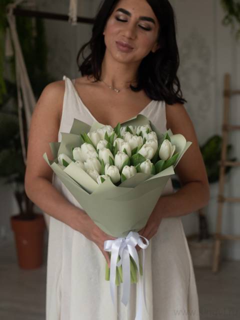 Белоснежные тюльпаны