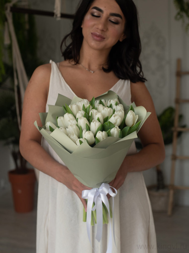 Белоснежные тюльпаны. Цветы Владивосток