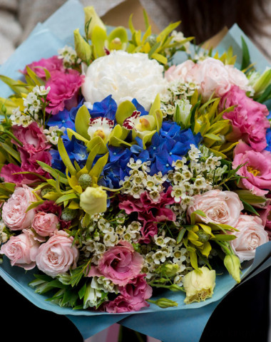 Букет из гортензии, орхидей и эустомы — Цветочный король