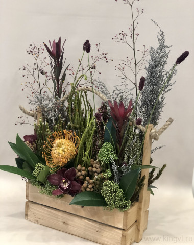 Композиция в ящике с нутаном — Цветочный король