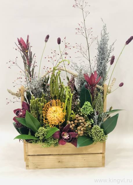 Композиция в ящике с нутаном