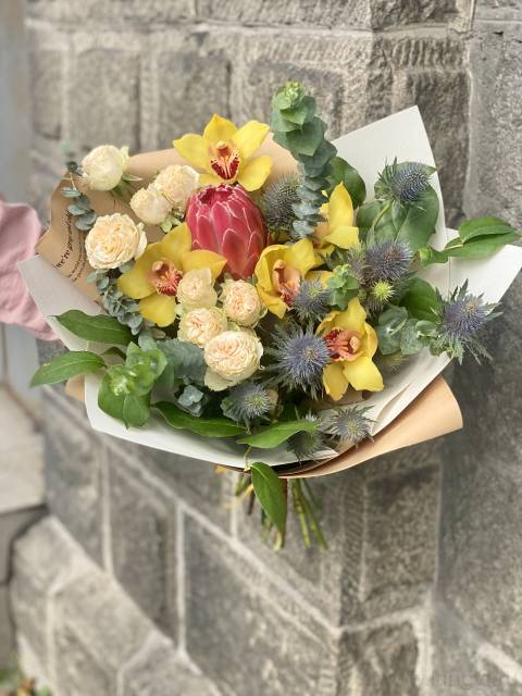 Букет с экзотической протеей