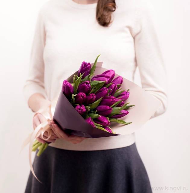 Букет фиолетовых тюльпанов 19шт