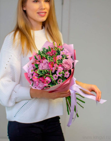 Букет из роз и хризантем сантини — Цветочный король