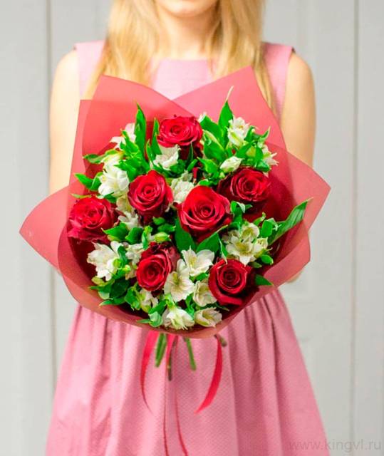 Розы и альстромерии