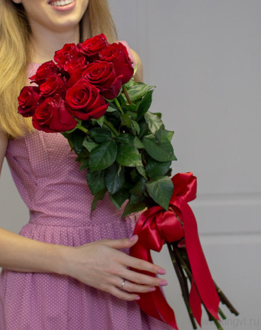 11 красных роз Эквадор  — Цветочный король