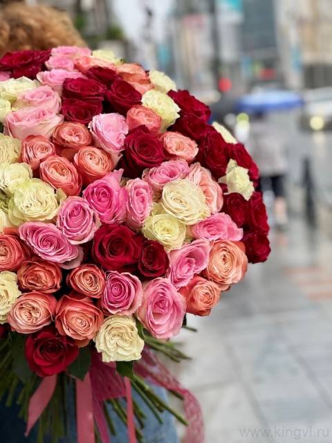 Букет из 101 разноцветной розы 