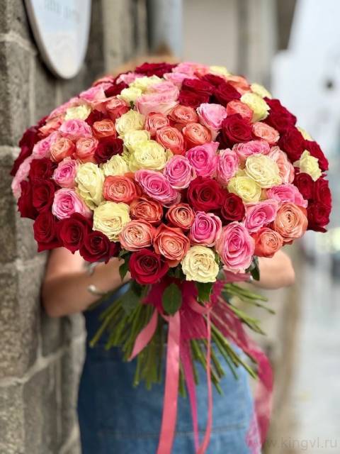 Букет из 101 разноцветной розы 