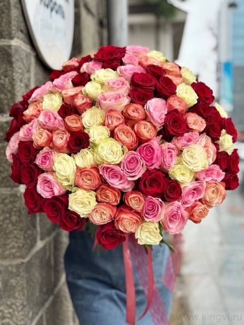 Букет из 101 разноцветной розы 