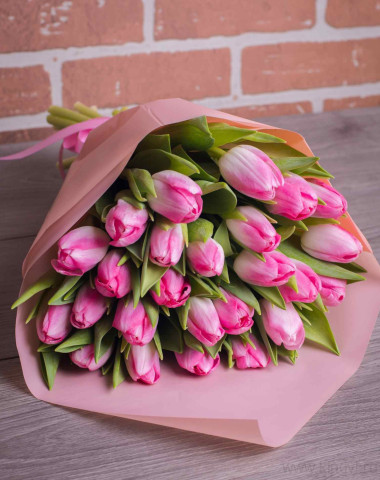 Букет из 25 розовых тюльпанов &mdash; Цветочный король