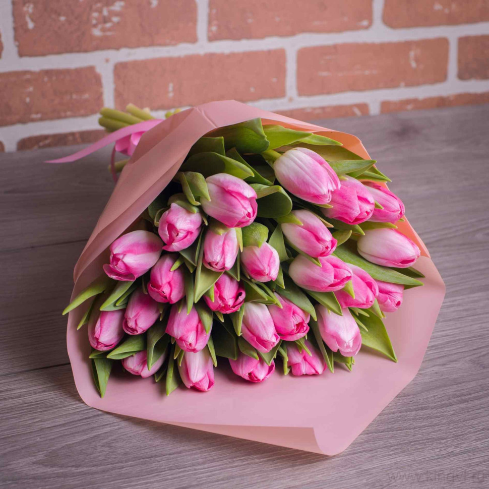 Букет из 25 розовых тюльпанов. Цветы Владивосток фото 1 &mdash; Цветочный король