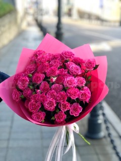 Букет из 9 кустовых  роз . Цветы Владивосток