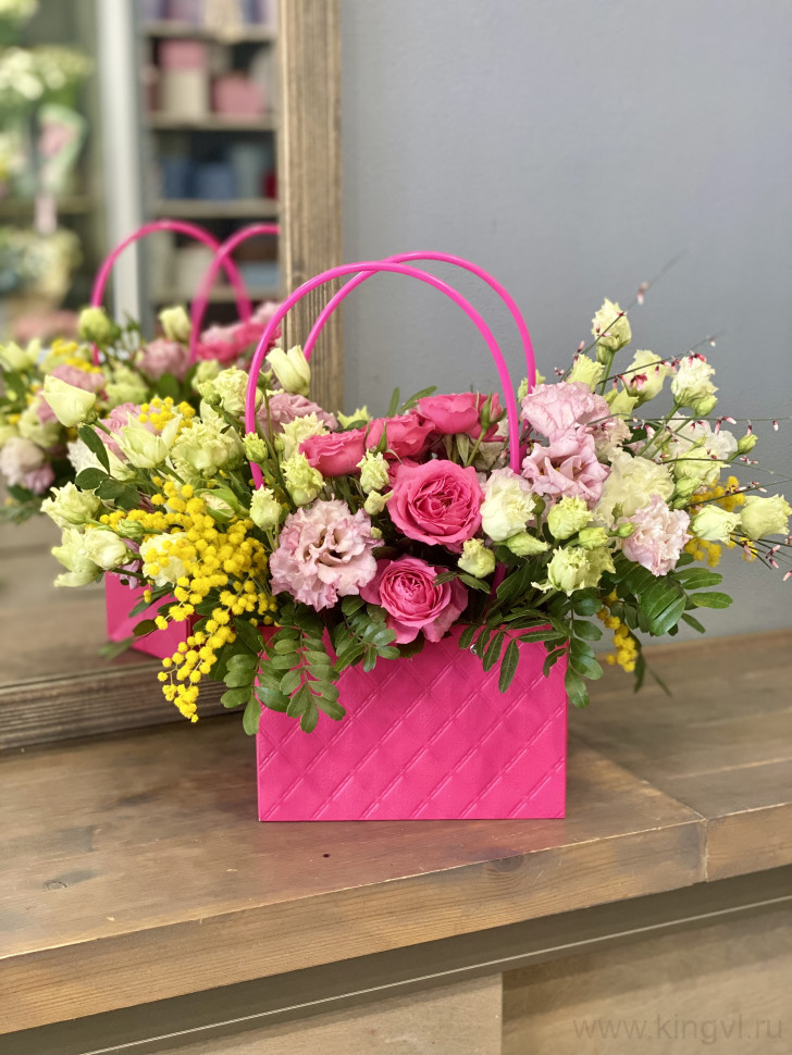 Сумочка " Радость". Цветы Владивосток фото 1 &mdash; Цветочный король