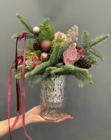 Новогодняя композиция в стекляной вазе &mdash; Цветочный король