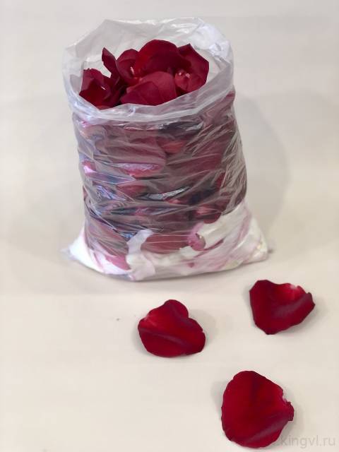 Лепестки роз 