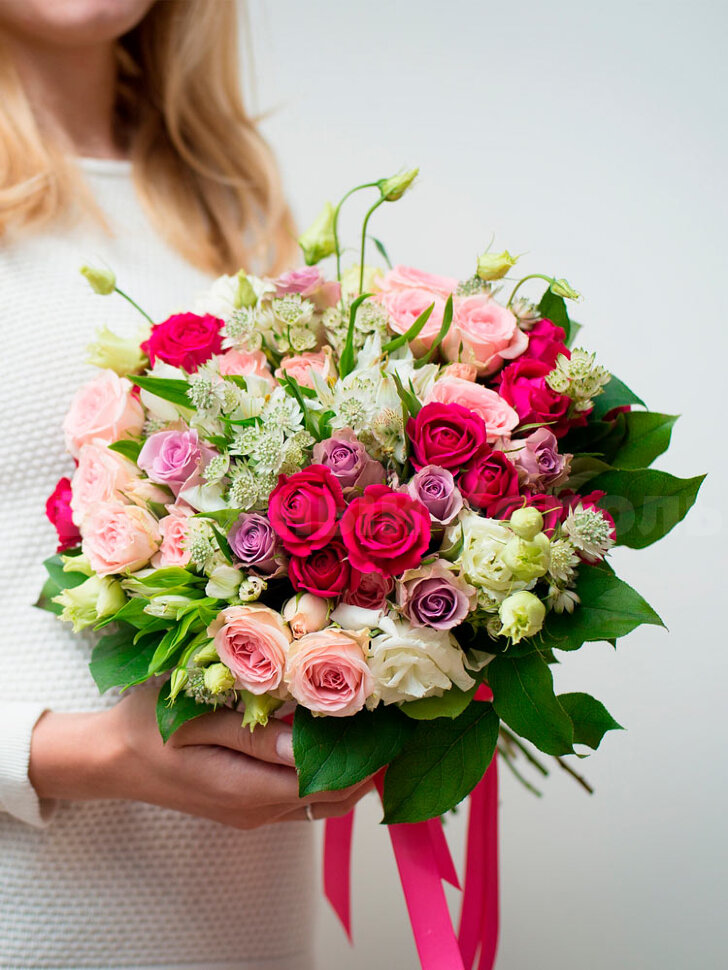 Букет из кустовых роз и альстромерий. Цветы Владивосток фото 1 — Цветочный король
