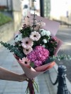 Букет с розовой гортензией. Цветы Владивосток фото 2 — Цветочный король