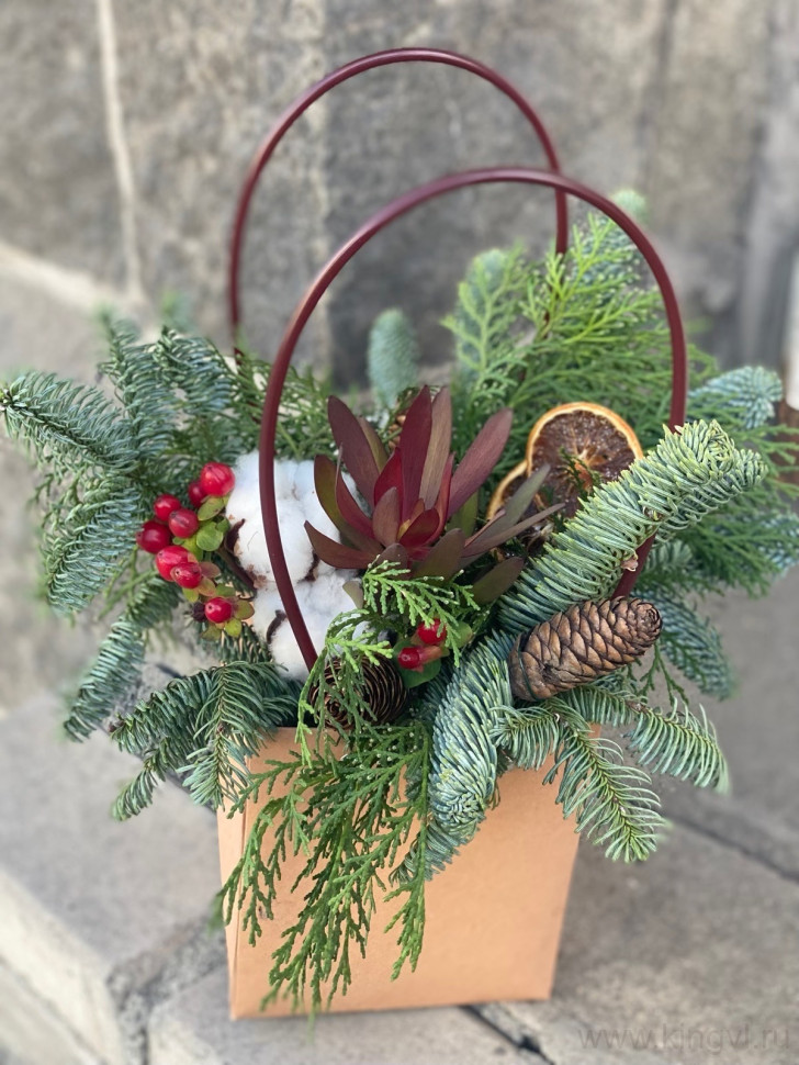 Новогодняя сумочка. Цветы Владивосток фото 1 &mdash; Цветочный король