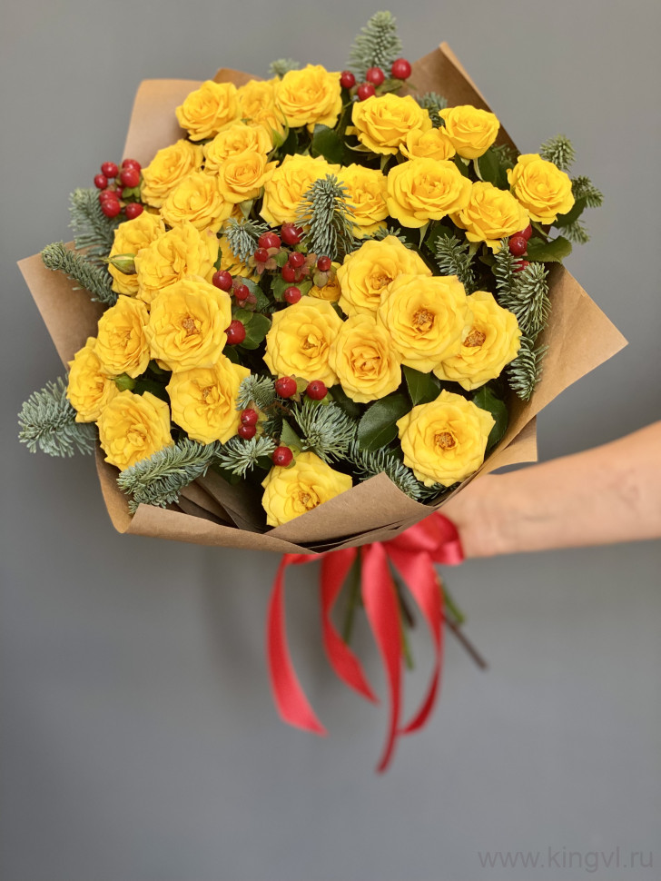 Букет "Солнечный" с хвоей. Цветы Владивосток фото 1 — Цветочный король