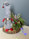 "Новогодний гном". Цветы Владивосток фото 1 &mdash; Цветочный король