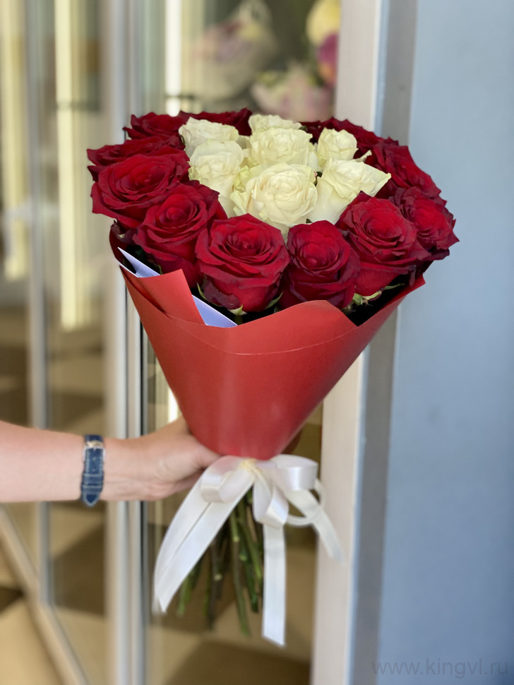 Букет из 19 роз. Цветы Владивосток