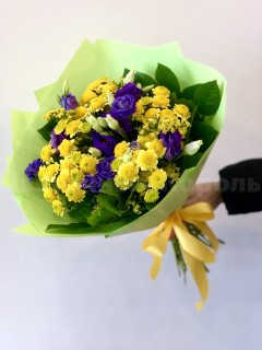 Букет из хризантемы и эустомы. Цветы Владивосток