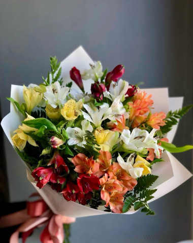 Букет разноцветных альстромерий   — Цветочный король
