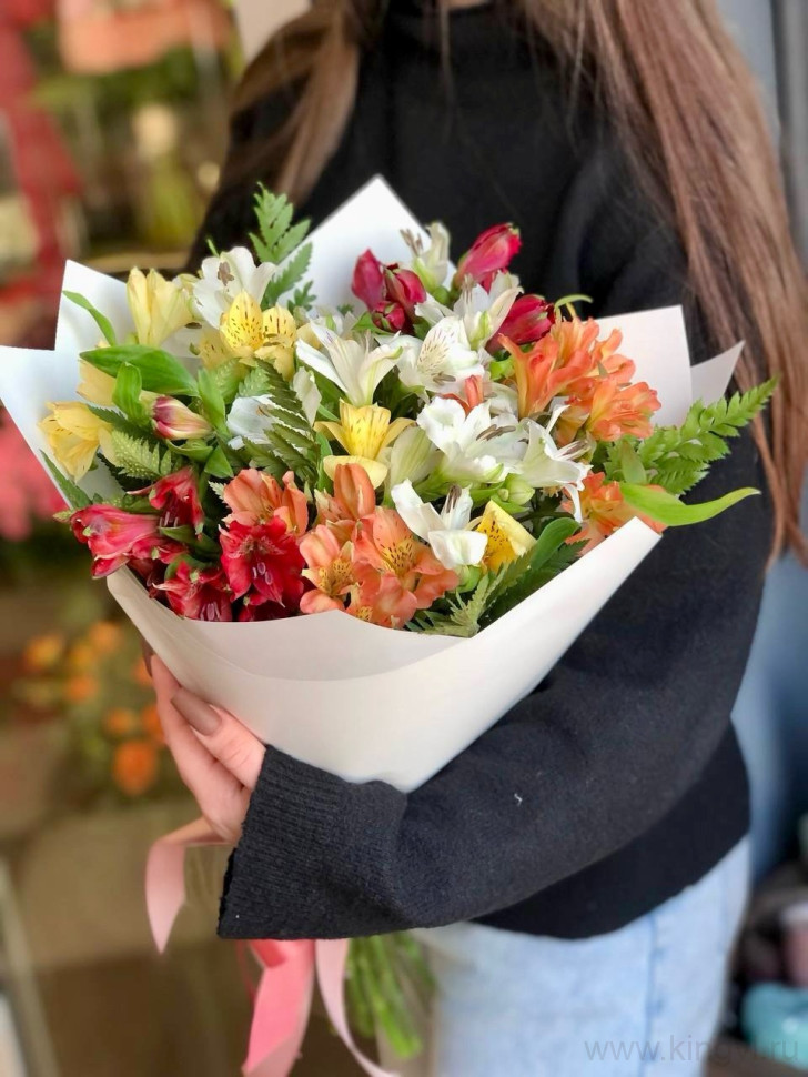 Букет разноцветных альстромерий  . Цветы Владивосток