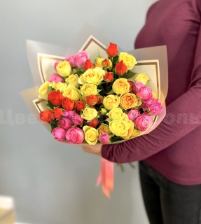 Микс из 11 кустовых роз . Цветы Владивосток