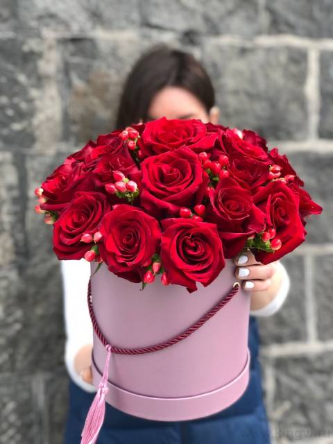 Букет из роз в шляпной коробке