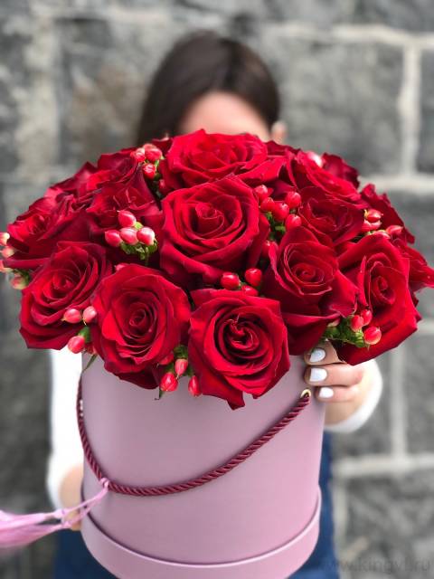 Букет из роз в шляпной коробке