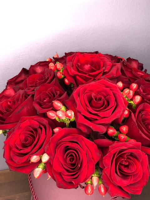 Букет из роз в шляпной коробке