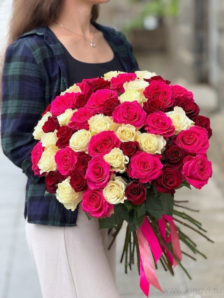 Букет разноцветных роз ( 51 шт) . Цветы Владивосток