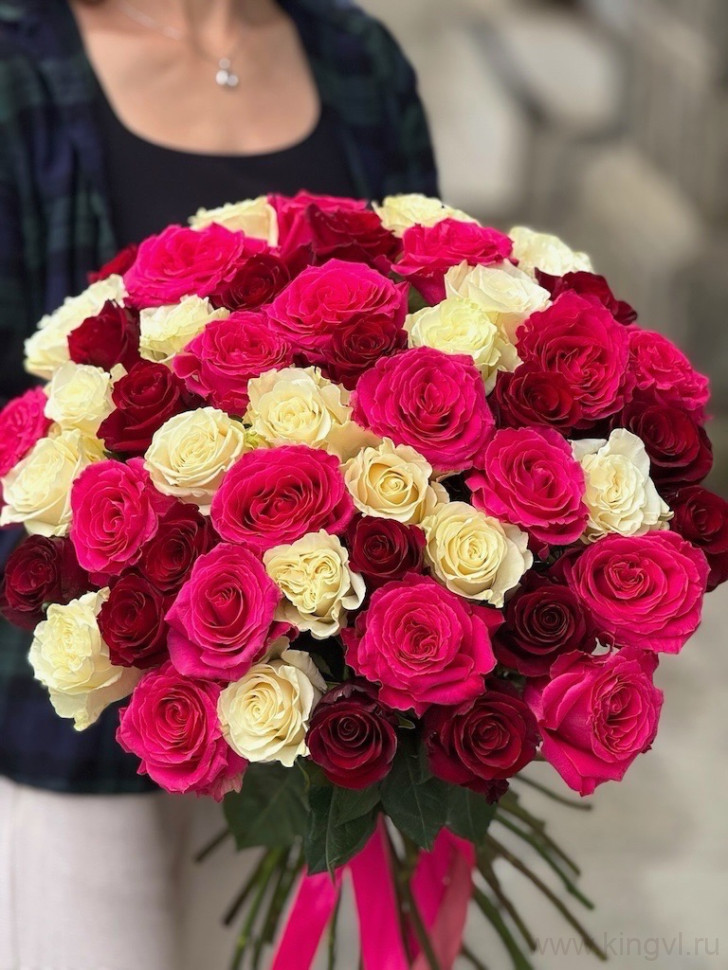 Букет разноцветных роз ( 51 шт) . Цветы Владивосток